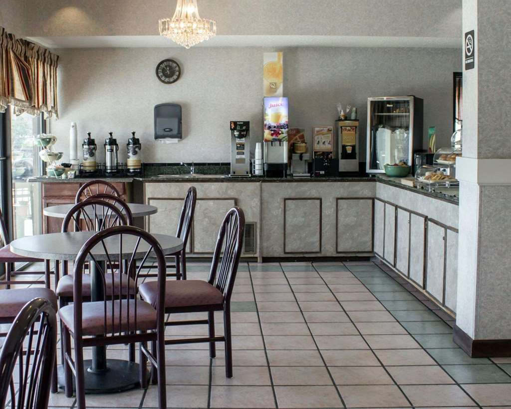 Clarion Pointe Archdale Restaurante foto